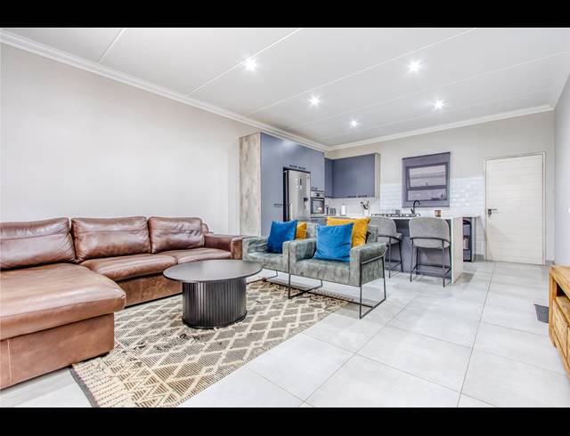 2 BEDROOM APARTMENT FOR SALE IN BRYANSTON